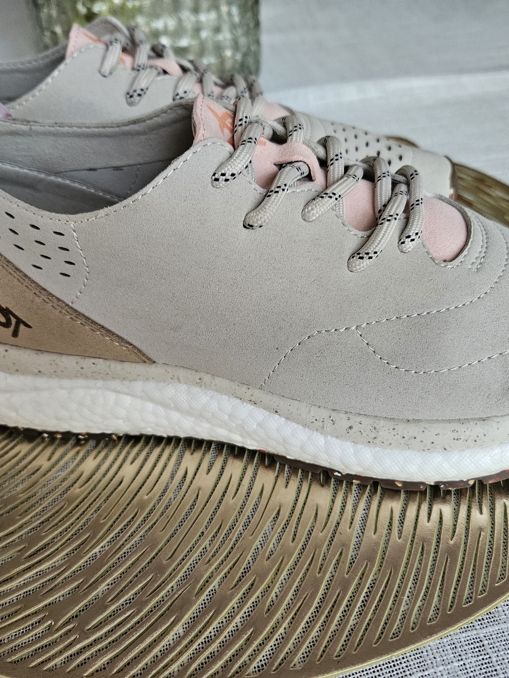 OTBT Free Beige Suede Athleisure Sneakers Women's Size 8.5 - Picture 4 of 12